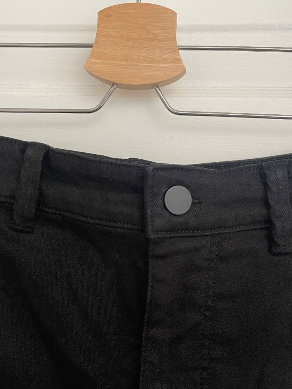 Everlane Black Short - Picture 4 of 5